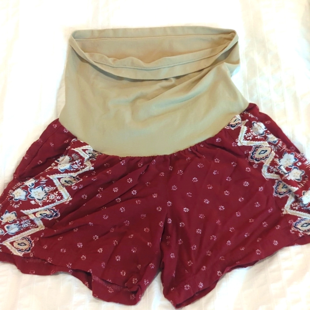Motherhood Maternity lightweight red pattern shorts, medium